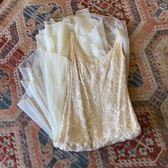 Carmen Marco Valvo elegant gown, one of a kind! - Picture 3 of 14